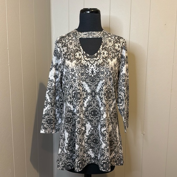 NWT Style & Co. Women’s Small Long Sleeve Chest Cutout Back Slit and Button - Picture 1 of 8